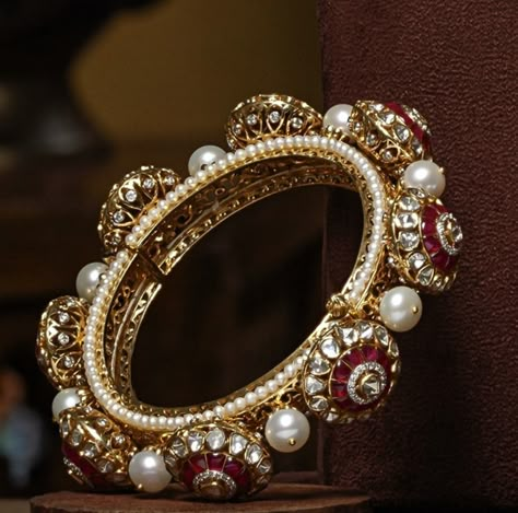 Gajara Bangles, Jadau Kada, Diamond Chocker, Kada Design, Polki Bangles, Kada Bangles, Antique Bangles, Wedding Jewellery Designs, Wedding Flower Jewelry