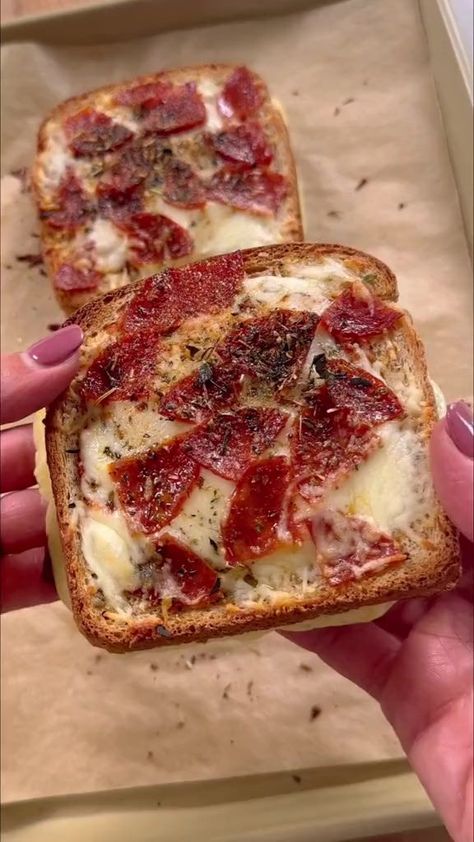 Pizza lava toast #food #foodblogger #foodreels #seafood #foodie #foodlover #reelsvideo #fyp #mealprep #dinner #recipe #reelsvideo #reelsfb #foryou #fbreels #healthyfood | Anna Recipe | Anna Recipe · Original audio Lava Toast, Individual Pizza, Pizza Type Recipes, Pizza Snacks, Pizza Recipes Homemade, Love Pizza, Sweet Snacks Recipes, Delicious Snacks Recipes, Food Recepie