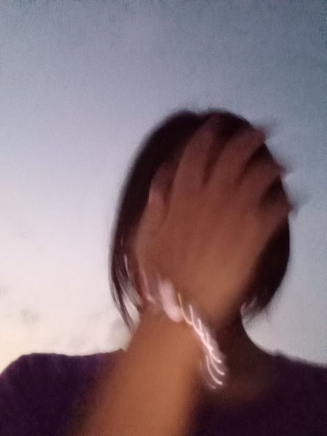 Blurd Girl Face, Blur Picture Girly, Blurry Aesthetic Girl, Coquette Girlies, Blur Picture, Fake Photo Short Hair, Self Pictures, Wallpaper Landscape, Bf Picture