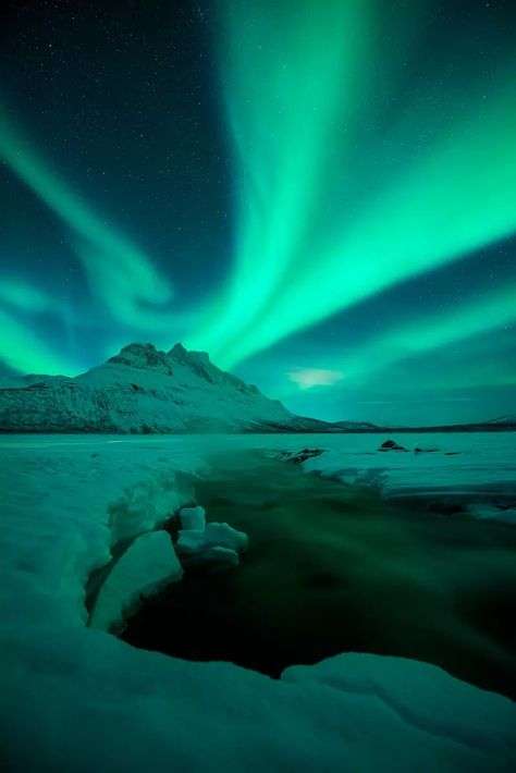 How to Photograph the Northern Lights - CaptureLandscapes Northern Lights Aesthetic, Northern Lights Landscape Photography, Alaska Aesthetic Northern Lights, Photographing Northern Lights, Aurora Aesthetic Northern Lights, Northern Lights Photography, Aurora Lights, Northern Lights Horizontal, Simple Camera