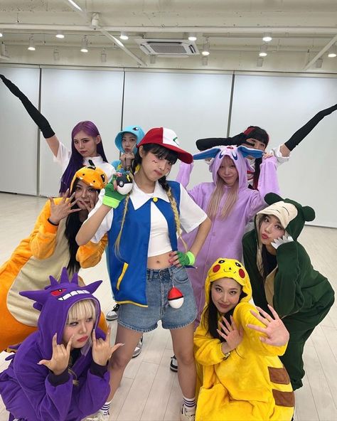 Kpop Halloween Costume, Group Halloween Costume Ideas, Trio Costumes, Cute Group Halloween Costumes, Matching Halloween Costumes, Duo Costumes, Trio Halloween Costumes, Choi Yena, Pretty Halloween Costumes