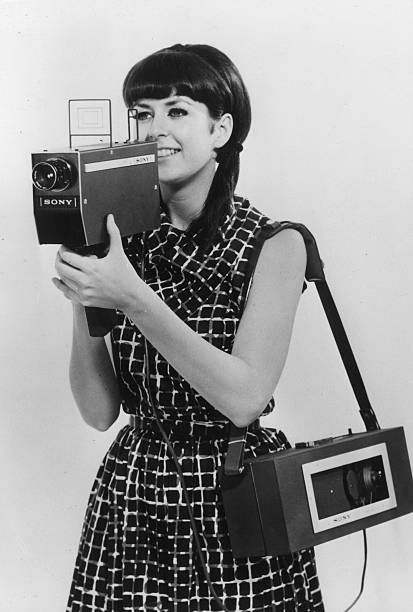 A fashion model demonstrating a Japanese portable video tape recorder Fotocamere Vintage, Vintage Television, Retro Gadgets, Retro Images, Old Radios, Retro Videos, Old Computers, Foto Art, Female Photographers