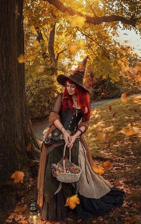 Harvest Witch, Steampunk Witch, Medieval Witch, Witches Night Out, Cottagecore Witch, Ren Faire Outfits, Witch Photos, Ren Faire Costume, Autumn Witch