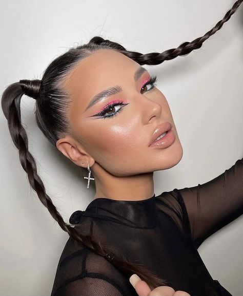 How To Be Beautiful, Rave Hair, Look Boho Chic, Rave Makeup, Barbie Makeup, Money Success, Glam Makeup Look, Penteado Cabelo Curto, Festival Hair