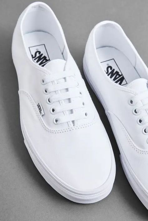 White Vans: How to Style Like a Fashion Icon Vans Authentic White, White Vans Shoes, Communion Shoes, Tennis Vans, Vans Shoes Women, Canvas Sneakers Womens, Creeper Minecraft, Tenis Vans, Vans Outfit