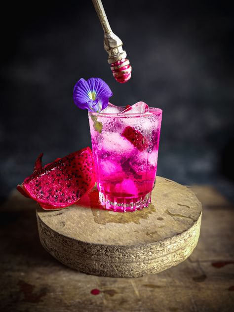 Pink juice Dragon Fruit Photography, Fruit Photography Aesthetic, Fruit Juice Photography, Summer Cold Drinks, Dragon Fruit Drink, Juice Photography, Dragon Fruit Juice, Fruits Juice, Dragon Fruits