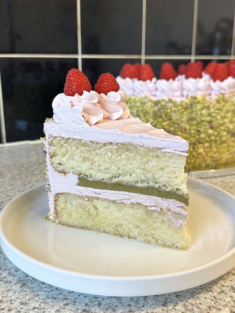 Pistachio and Raspberry Cake | Ash Baber Taco Bell Cinnabon Delights, Cheesecake Factory Oreo Cheesecake, Ash Baber, Pistachio And Raspberry, Cakes Vanilla, Cake Pretty, Pistachio Cheesecake, Sweet Bakes, Raspberry Buttercream