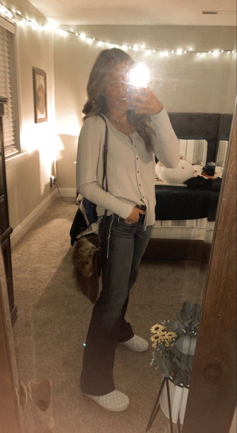 Hoodie And Jeans Outfit Western, Western Vans Outfit, Leggings Outfit Western, Ariat Jeans Womens Outfit, Arait Jeans, Comfy Western Outfits Leggings, Western Fits With Leggings, Western School Fits, Western Fits For School