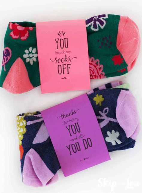 colorful socks with printable band that says you knock my socks off Packaging Socks, Socks Gifts, Skip To My Lou, Socks Packaging, Sending Good Vibes, Free Printable Letters, Zipper Pouch Tutorial, Clever Gift, Applique Monogram