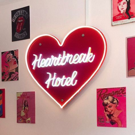 Pink And Red Bedroom Aesthetic, Pink And Red Room Aesthetic, Lovecore Bedroom, Coquette Americana, Red Symbol, Lizzie Hearts, Heartbreak Hotel, Bedroom Red, Vintage Americana