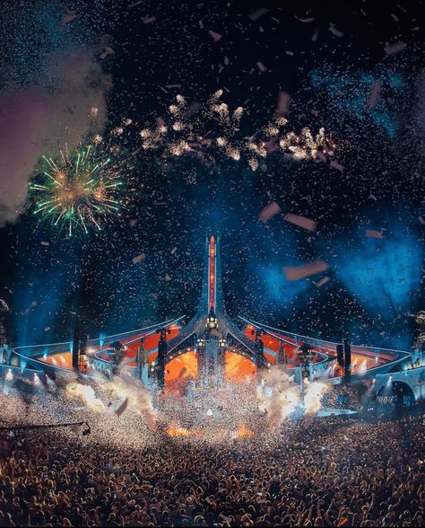 Tomorrowland Belgium, Concert Lights, Ibiza Travel, Building Aesthetic, F1 Wallpaper Hd, Edm Music, Martin Garrix, Happy Minds, Edm Festival