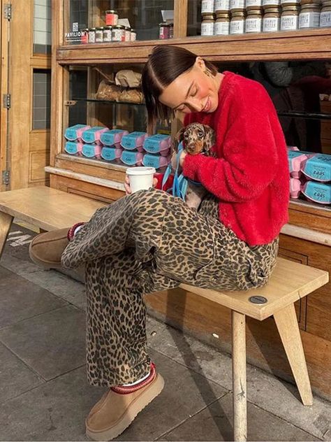 Leopard Pants Outfit Summer, La Street Style 2024, Leopard Print And Pink Outfit, Leopard Trousers Outfit Street Styles, Leopard Print Pants Outfit Street Style, Leopard Trousers Outfit, Leopard Mini Skirt Outfit, Leopard Print Trousers Outfit, Fun Pants Outfit