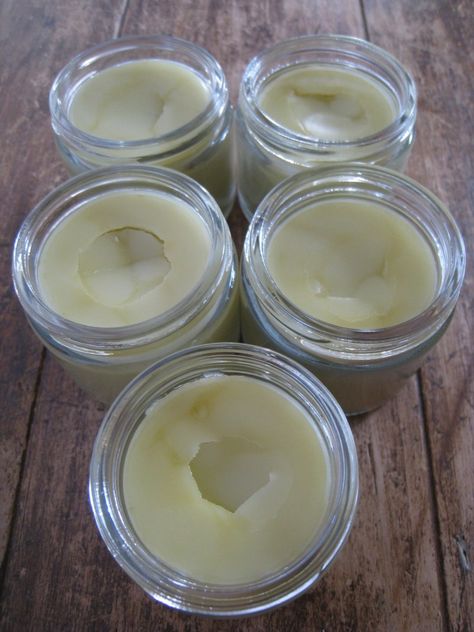 Sore Muscle Salve, Sore Muscle, Diy Kosmetik, Herbal Healing, Homemade Remedies, Diy Health, Homemade Beauty Products, Diy Natural Products, Back To Nature