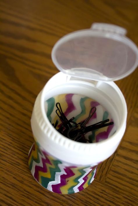 15 Ways To Store Bobby Pins and Hair Ties Diy Bobby Pins, Bobby Pin Storage, Bobby Pin Holder, Diy Makeup Organizer, Duct Tape Projects, Tin Crafts, Hair Accessories Holder, Life Hacks Organization, Duct Tape Crafts