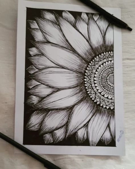 Sunflower Mandala Tattoo, Mandala Sunflower, Sunflower Mandala, Mandala Painting, Mandala Tattoo, Mandala Drawing, Zentangle Art, S Tattoo, Cream Cake