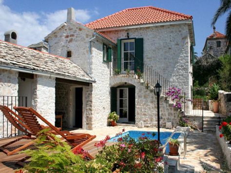 Charming Croatian House Mirca - villascroatia.net Dalmatian Stone, Vacation Rentals By Owner, Seaside House, Old Stone Houses, Beautiful Villas, Stone Houses, Stone House, Style At Home, Holiday Rental