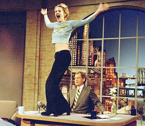 Drew Barrymore Talk Show Outfit, 90’s Outfits, Late Night Show, Johnny Carson, Late Night Talks, David Letterman, 90's Fashion, Entertainment Tonight, Mtv Videos