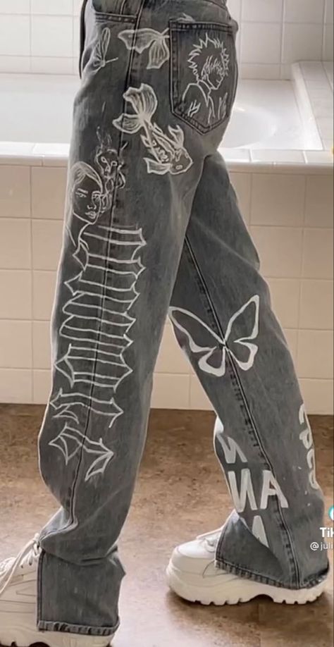 Aesthetic Pants Design, Easy Art Designs To Draw, Cool Designs To Paint On Pants, Painting My Pants, Bleached Design Jeans, Painted On Pants, Painting Ideas On Jeans Pants, Pants Custom Paint, Painting Pants Idea