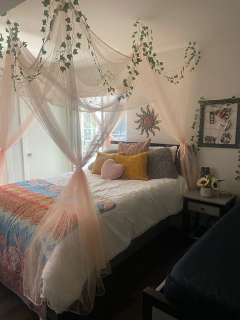 Earthy Canopy Bed, Canopee Bed, Bed Inspo, Indie Vibes, Diy Canopy, Bedroom Setup, Bed Headboard, Indie Pop, Canopy Bed