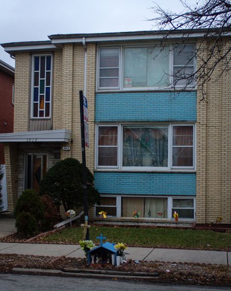 Old Chicago Apartment, South Side Chicago House, Chicago South Side, Southside Chicago, South Side Chicago, Chicago Buildings, Chicago Transit Authority, Buckingham Fountain, Chicago House