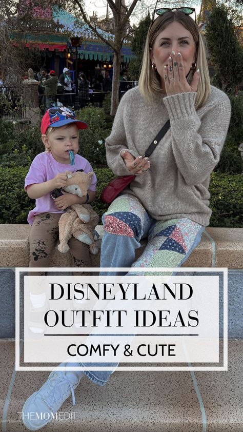 Cute Comfortable Disney Outfit, Outfits For Amusement Parks Winter, Disneyland In February Outfits, Theme Park Fall Outfits, Comfy Theme Park Outfit, Mom Outfits For Disneyland, Theme Park Winter Outfit, Mom Theme Park Outfit, Comfortable Disneyland Outfits Women