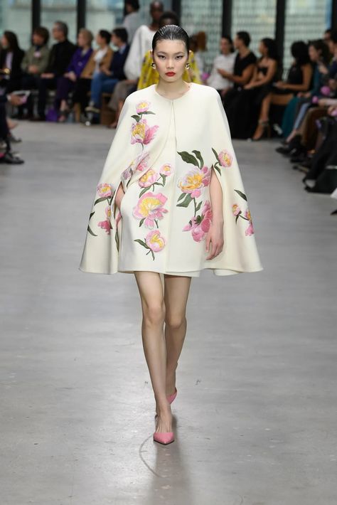 Carolina Herrera Fall 2024 Ready-to-Wear Runway, Fashion Show & Collection Review [PHOTOS] Fall Ready To Wear, Caroline Herrera, New York Outfit, Wes Gordon, Show Collection, Fashion 2024, Fashion Show Collection, Historical Fashion, Fall 2024