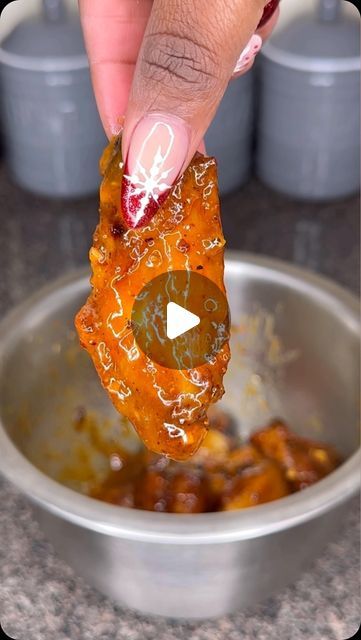 Dwalette King on Instagram: "Honey Garlic Wings🔥 How many of these could you eat ❓👀 They were soo good .. I had to repost this video . Recipe is below 👇🏾  Recipe : Season 10 party wings with : 1 tbsp @webers Honey Garlic Seasoning ( I purchased mine from Sam’s Club) 2 tbsp garlic flavored avocado oil ( if you don’t have use olive oil) 1 tsp onion powder  1 tsp garlic powder  1 tsp black pepper  1 tsp smoked paprika  1 tbsp baking powder  - Mix seasonjngs and oil into chicken  - Air Fry at 400 degrees for 25 min, flip at the 12 min mark Sauce: 1/2 stick unsalted butter  4 cloves of chopped garlic 1.5 tsp Honey Garlic Seasoning  1/4 c. Honey  . . . . . #wings #chicken #chickenwings #honeygarlic # #airfryerrecipes #chickenrecipes  How many could you eat ❓" Chicken Wing Videos, Honey Old Bay Wings, Honey Sauce For Chicken, Honey Wings Recipe, Garlic Chicken Wings Recipe, Honey Garlic Wings, Honey Bbq Chicken Wings, Honey Wings, Honey Garlic Chicken Wings