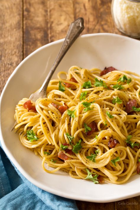 Spaghetti Carbonara Dinner For Two - Homemade In The Kitchen Carbonara For Two, Rice Recipes For Lunch, Easy Romantic Dinner, Romantic Dinner At Home, Homemade Dinner Recipes, Bacon And Cheese, Romantic Meals, Romantic Dinner Recipes, Spaghetti Carbonara