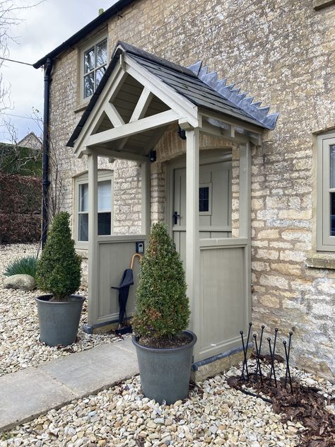 Front Porch Extension With Toilet, Front Porch Alcove Ideas, Wooden Porch Design, Cottage Awning, Cottage Doors Front Entrance, Wooden Porch Ideas, Cottage Front Porch Ideas, Cottage Porch Ideas, Country Entrance