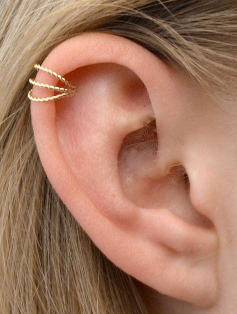 An amazingly pretty new Cartilage Ear Cuff. It features three delicate twisted bands. This piece requires no piercing and fits the high ear cartilage comfortably and securely. It will fit either ear, and is available in Sterling Silver, 14K Gold Filled, Rose Gold Filled, Two tone, and Oxidized Silver. This piece will arrive in a Gift Box and include simple fitting instructions. Perfect for gift giving Ear Cuff Silver, Ear Cuff Gold, Minimalist Ear Cuff, Cartilage Ear Cuff, Faux Piercing, Helix Jewelry, Elegant Wedding Rings, Ear Cuff Jewelry, Ear Piercings Helix