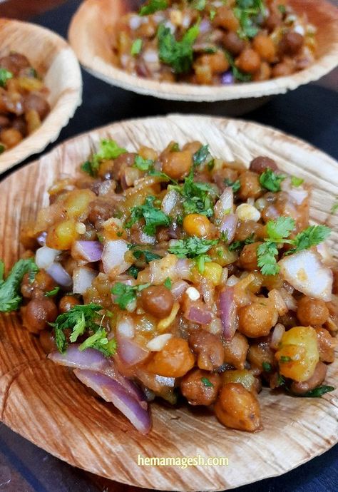 Aloo Chana chaat is a healthy and delicious Indian snack. It is very popular as a street food but can be easily made at home Nature, Aloo Chaat Recipe Street Food, Aloo Chaat Recipe, Aloo Chana, Chana Chaat Recipe, Chana Chaat, Kabuli Chana, Mumbai Street, Mumbai Street Food