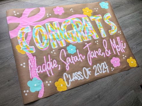 The color combo and style is everything 🤩💐💕 Kraft Paper Banner, Grad Party Banner, Painted Banners, House Manager, Painted Banner, Sorority Banner, Graduation Party Banners, Birthday Signs, Senior Stuff