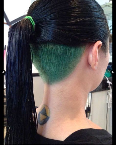 Green Undercut.... Maybe when my hair is longer 😉 Green Undercut Hair, Colored Undercut Hair, Dyed Undercut Women, Fem Undercut, Hidden Undercut Short Hair, Coloured Undercut, Undercut Colored Hair, Undercut Aesthetic, Experimental Hairstyles