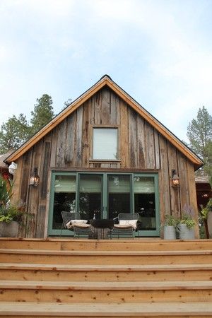 Jim Belushi's vacation cabin on Southern Oregon's Rogue River (photos) - oregonlive.com Cabin Lake House, River Photos, River Cabin, Cabin Exterior, Vacation Cabin, Lake House Plans, Lake Cabins, River House, Small Cabin