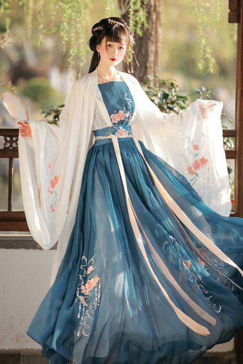 Chinese Fancy Dress, Traditional Asian Dress, Japanese Traditional Clothing, Chinese Traditional Dress, Ancient Chinese Dress, Ancient Chinese Clothing, Dance Clothing, Chinese Style Dress, Han Dynasty