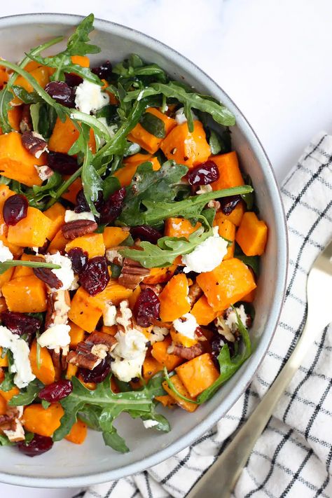 Roasted Veggie Salad, Thanksgiving Salad Recipes, Thanksgiving Salad, Best Thanksgiving Side Dishes, Sweet Potato Salad, Autumn Side Dishes, Fall Salad, Butternut Squash Salad, Squash Salad