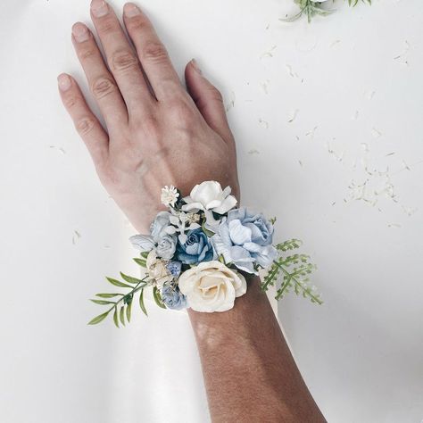 Prom Corsage Blue, Wedding Coursage, Prom Flowers Corsage, Blue Corsage, White Corsage, Blue Boutonniere, Homecoming Flowers, Wrist Corsage Wedding, Prom Corsage And Boutonniere