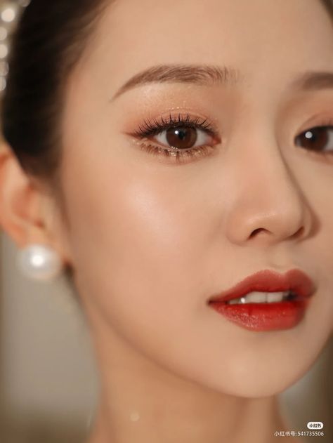 Classic Korean Makeup, Asian Makeup With Red Lips, Bridesmaid Makeup Douyin, Bridal Makeup For Monolid Eyes, Korean Christmas Makeup Look, Chinese Makeup Wedding, Asian Wedding Eye Makeup, Sangjit Makeup Look, Simple Asian Wedding Makeup