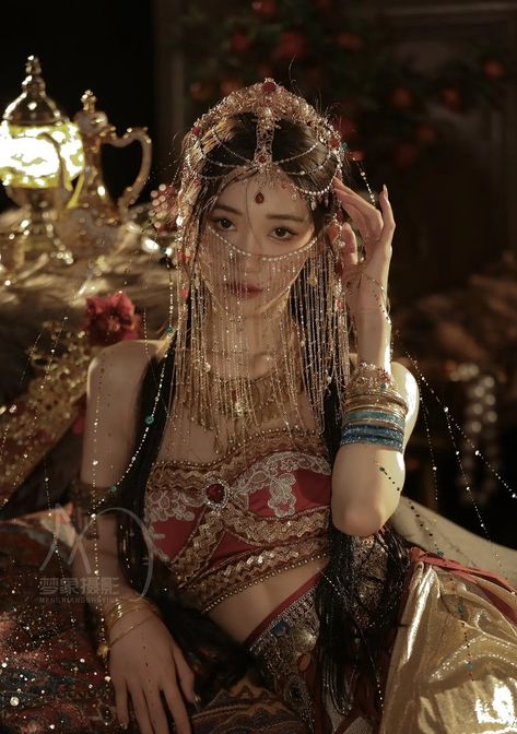 Cultural Outfits, Chinese Princess Dress, Veiled Girl, Chinese Makeup, Chinese Princess, Headpiece Diy, Hair Inspiration Long, Clothes Making, Best Photo Poses