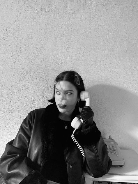 #photography #photoshoot #photoshootideas #photobooth #vintage #aesthetic #fashion Vogue Photoshoot Aesthetic, Photoshoot With Telephone, Vintage Phone Photography, Retro Telephone Photoshoot, Girl Phone Call Aesthetic, On The Phone Photoshoot, Landline Phone Aesthetic Photoshoot, Retro Phone Photoshoot, Telephone Photoshoot Ideas