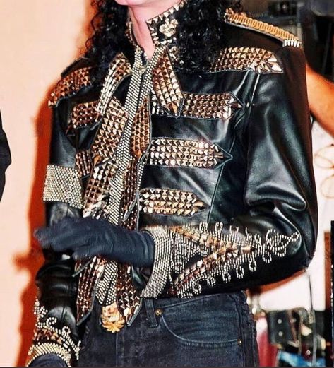 Michael Jackson 1990, Mj Outfits, Michael Jackson Outfits, Michael Jackson Jacket, Michael Jackson Dangerous, Prince Clothes, Photos Of Michael Jackson, Michael Jackson Thriller, Joseph Jackson