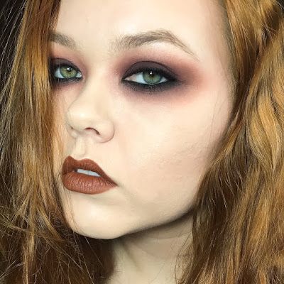 Grunge-Inspired Burgundy Smokey Eyes With Brown Lips | Hey, it's Cristine. Smoky Grunge Eye, Grunge Brown Makeup, Grunge Smokey Eye Tutorial, 90s Grunge Eyeshadow, Red Eyeshadow Grunge, Grunge Makeup For Work, Punk Rock Makeup Grunge, Hooded Eye Grunge Makeup, Smokey Grunge Makeup