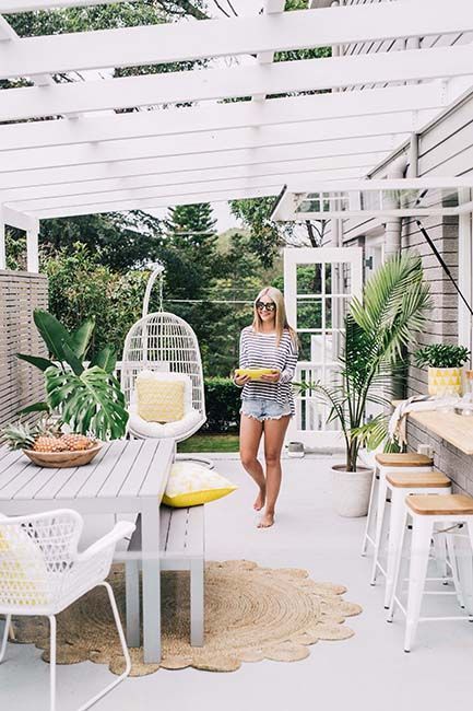 A splash of tropical colour! This Queensland beach house really makes my heart sing. I love the all white palette with the pops of lemon and lime. My favourite feature is the alfresco area with the ex Outdoor Rooms, Alfresco Area, Have Inspiration, Beach House Style, Beach House Interior, Outdoor Inspirations, Style At Home, Outdoor Areas, Design Case