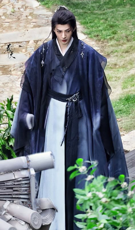 Men Hanfu Chinese Clothing, Traditional Vietnamese Clothing Men, Chinese Fantasy Clothing Male, Male Chinese Clothing, Blue Hanfu Men, Modern Hanfu Men, Ancient Chinese Clothing Men, Chinese Tang Dynasty Clothing, Hanfu For Men