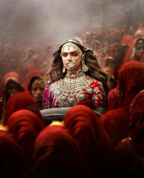 Deepika as Rani Padmavati in  Padmaavat - Ethereal Padmavati Movie, Latest Hollywood Movies, Sanjay Leela Bhansali, Boho Art Drawings, Royalty Aesthetic, English Movies, Vintage Bollywood, Indian Aesthetic, Bollywood Movie