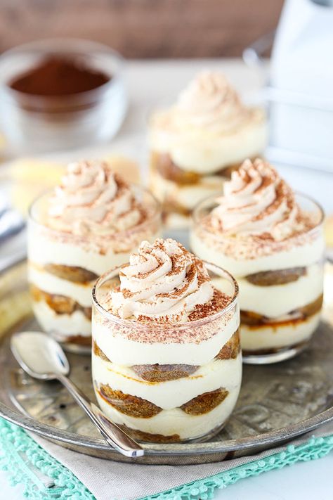 Mini Tiramisu, Cup Desserts, Quick Sweets, Tiramisu Trifle, Tiramisu Cups, Tiramisu Recept, Mascarpone Filling, Dessert Shooters, Dessert Oreo