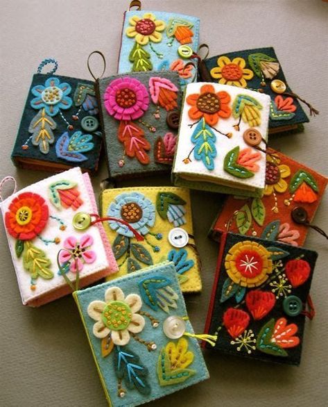 Sampul Binder, Felt Crafts Flowers, Penanda Buku, Embroidery Crafts, Needle Books, Wool Embroidery, Needle Cases, Felt Embroidery, Beautiful Books