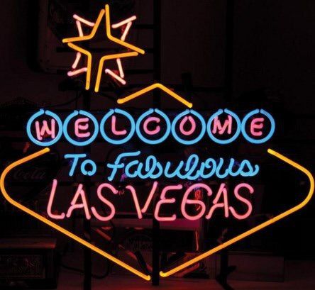 Image via We Heart It #dark #glow #LasVegas #LV #neon #Nevada #shine Welcome To Vegas, Las Vegas Neon, Abi Motto, Vegas Lights, Vintage Vegas, Neon Bar Signs, Vegas Sign, Vegas Vacation, Casino Night Party