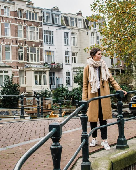 What To Wear Amsterdam Fall, What To Wear In Amsterdam In April, Amsterdam Outfit March, Amsterdam Spring Outfit, 50 Degree Weather Outfit, Amsterdam Street Style, Netherlands Fashion, Amsterdam Style, Amsterdam Trip