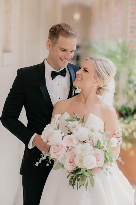 Pink And Ivory Bridal Bouquet, Wedding Bouquet Garden Style, White Garden Rose Bridal Bouquet, Champagne Wedding Florals, Charlotte York Wedding, Blush And White Wedding Flowers, Blush Floral Centerpieces, Light Pink Wedding Flowers, White And Pink Wedding Flowers